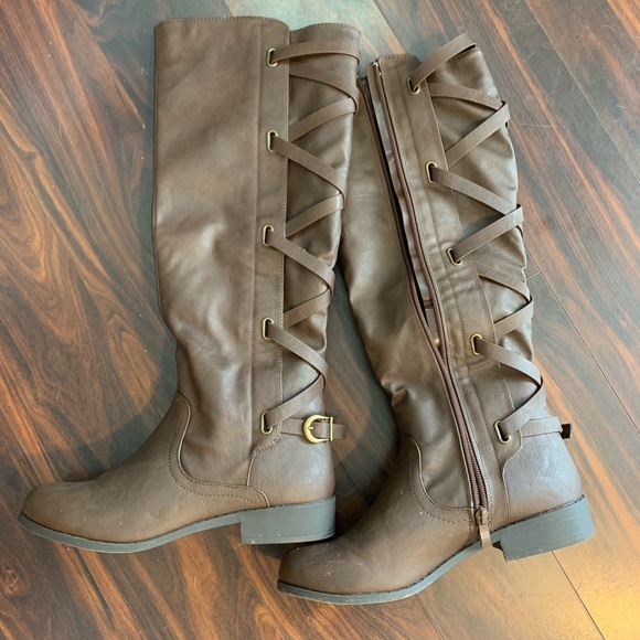 Knee high boots - Picture 1 of 1